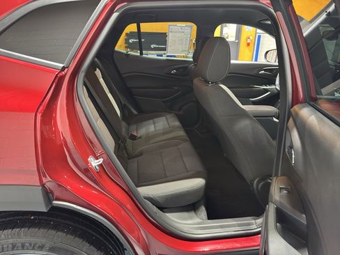 Used 2024 Chevrolet Trax RS image 18