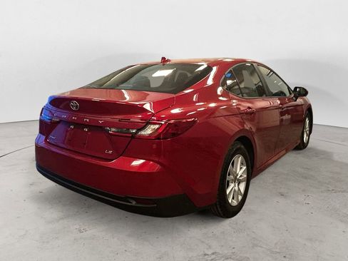 Used 2025 Toyota Camry LE FWD image 5