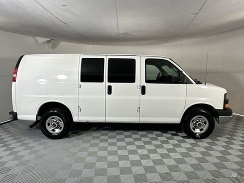Used 2016 GMC Savana 2500 RWD image 9