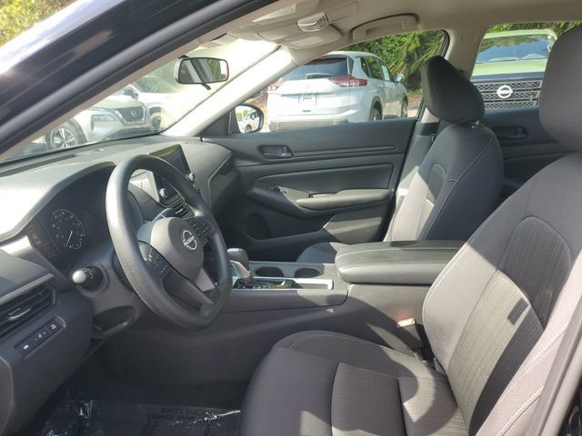 Used 2025 Nissan Altima 2.5 S FWD image 14