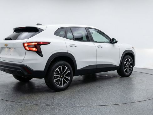 Used 2025 Chevrolet TrailBlazer LT w/ Driver Confidence Package image 9