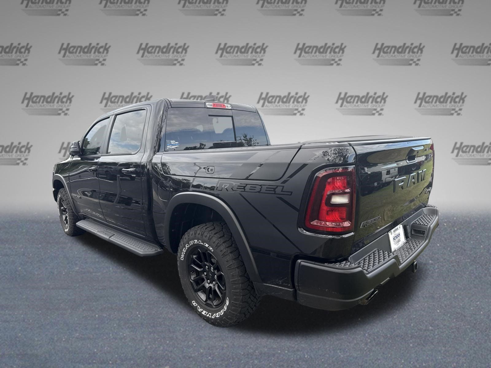 Used 2025 RAM 1500 Laramie w/ Sport Appearance Package AWD/4WD image 6