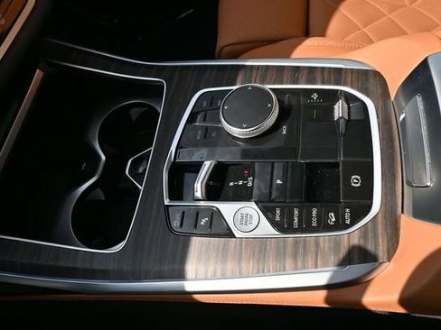Used 2024 BMW X7 xDrive40i AWD/4WD image 19