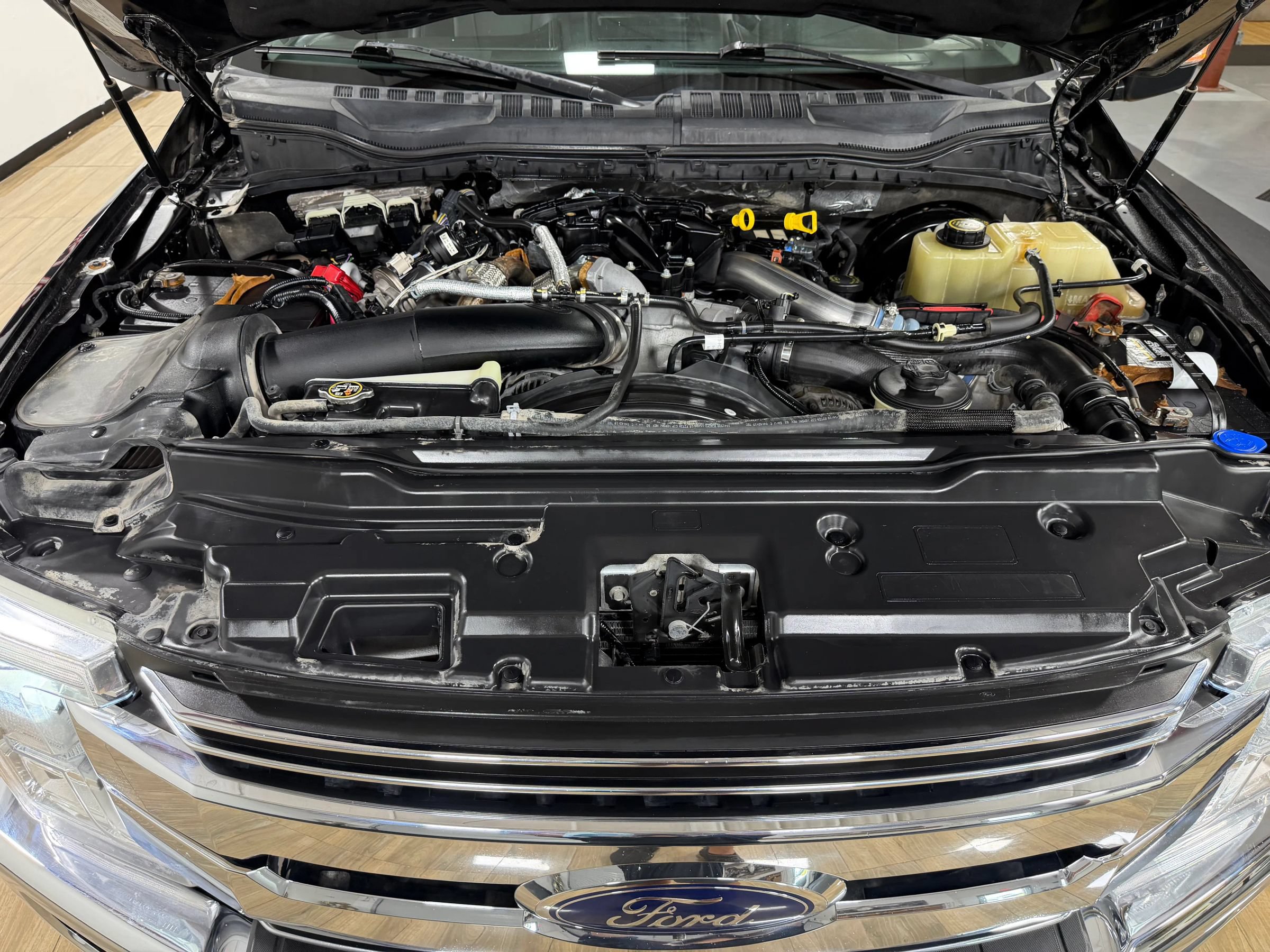 Used 2019 Ford F250 Lariat w/ Lariat Ultimate Package AWD/4WD image 11