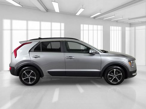 Used 2023 Kia Niro EX FWD image 9
