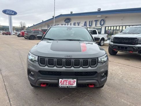 Used 2023 Jeep Compass Trailhawk AWD/4WD image 2