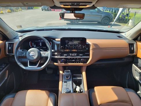 Used 2024 Nissan Pathfinder Platinum AWD/4WD image 12