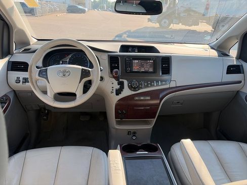 Used 2014 Toyota Sienna XLE AWD/4WD image 13