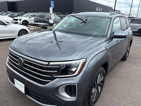Used 2024 Volkswagen Atlas SE AWD/4WD image 1