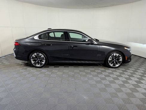 Used 2025 BMW 530i image 8