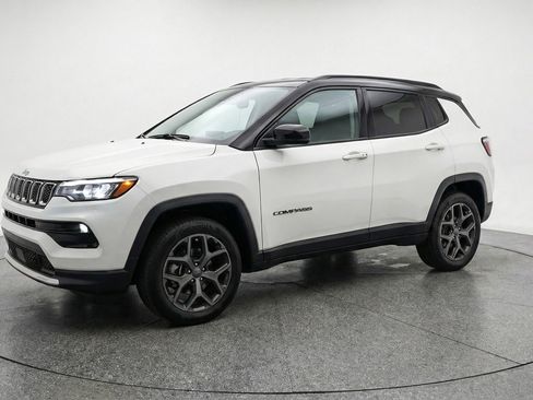 Used 2025 Jeep Compass Limited image 3