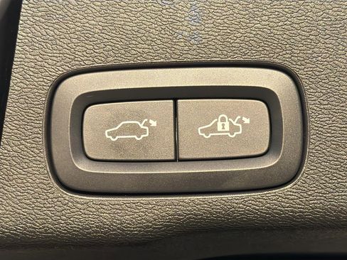 Used 2025 Volvo XC60 B5 Ultra w/ Climate Package image 13