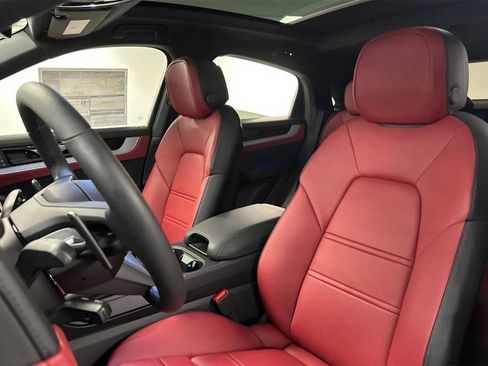 New 2025 Porsche Cayenne Coupe image 38