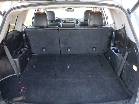 Used 2019 Toyota Highlander XLE image 38