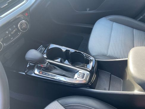 Used 2025 Chevrolet Trax LT w/ LT Convenience Package image 38