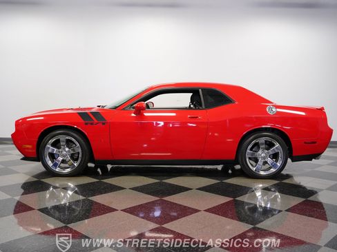 Used 2009 Dodge Challenger R/T RWD image 2