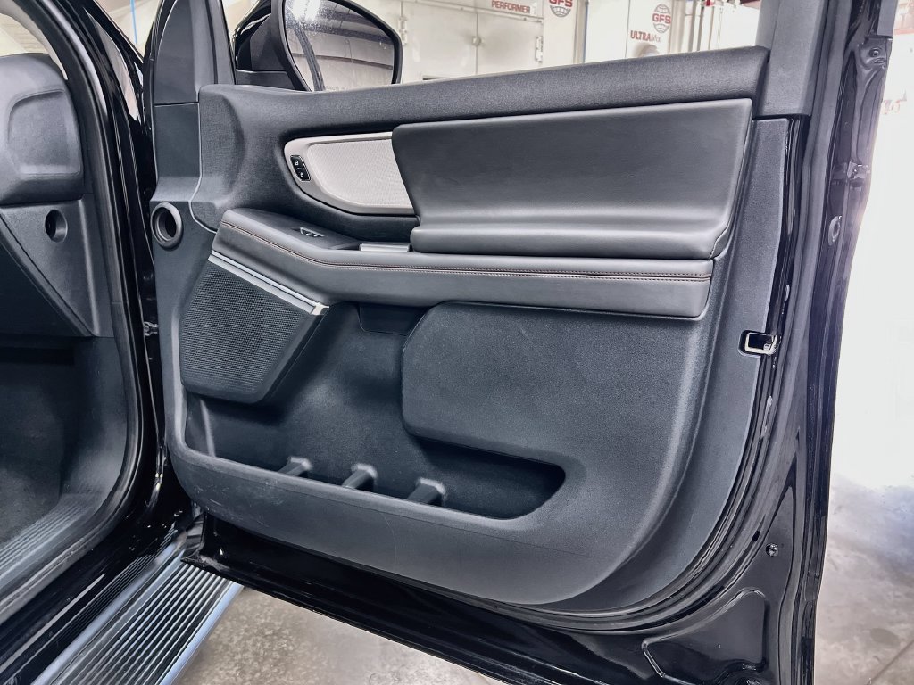 Used 2025 Ford Expedition Active AWD/4WD image 34