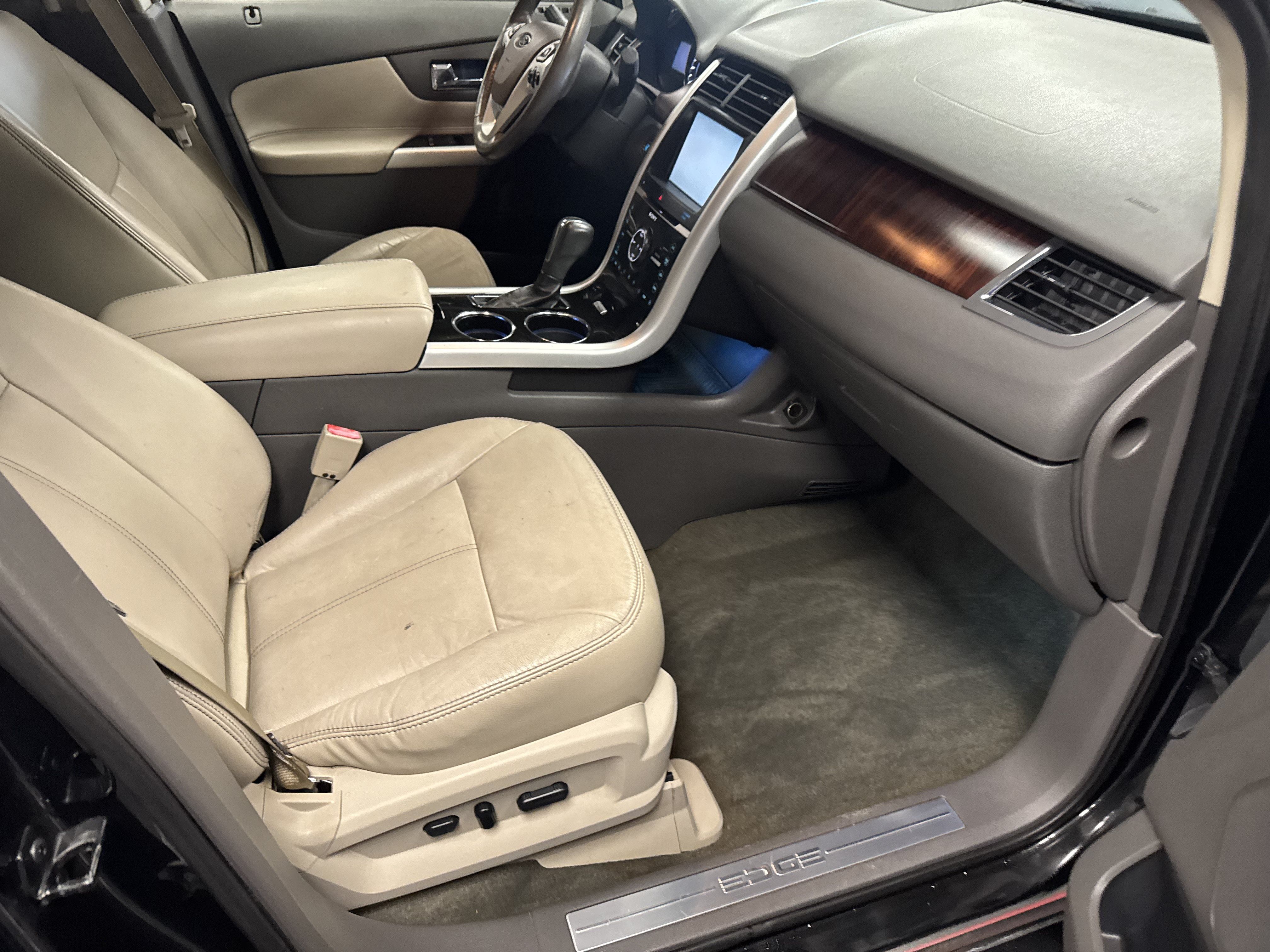 Used 2013 Ford Edge Limited FWD image 10