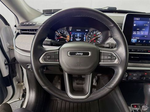 Used 2022 Jeep Compass Latitude w/ Convenience Group AWD/4WD image 3