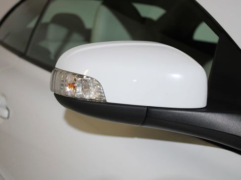 Used 2012 Volvo C70 T5 w/ Climate Pkg image 25