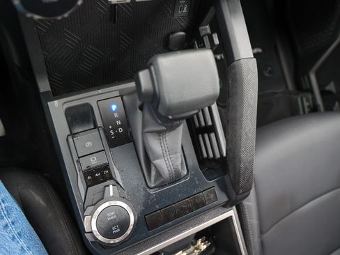 Certified 2025 Toyota Tacoma SR5 AWD/4WD image 26
