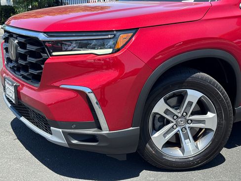 Used 2024 Honda Pilot EX-L image 3