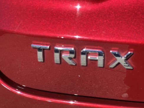 Used 2025 Chevrolet Trax LT w/ LT Convenience Package image 31