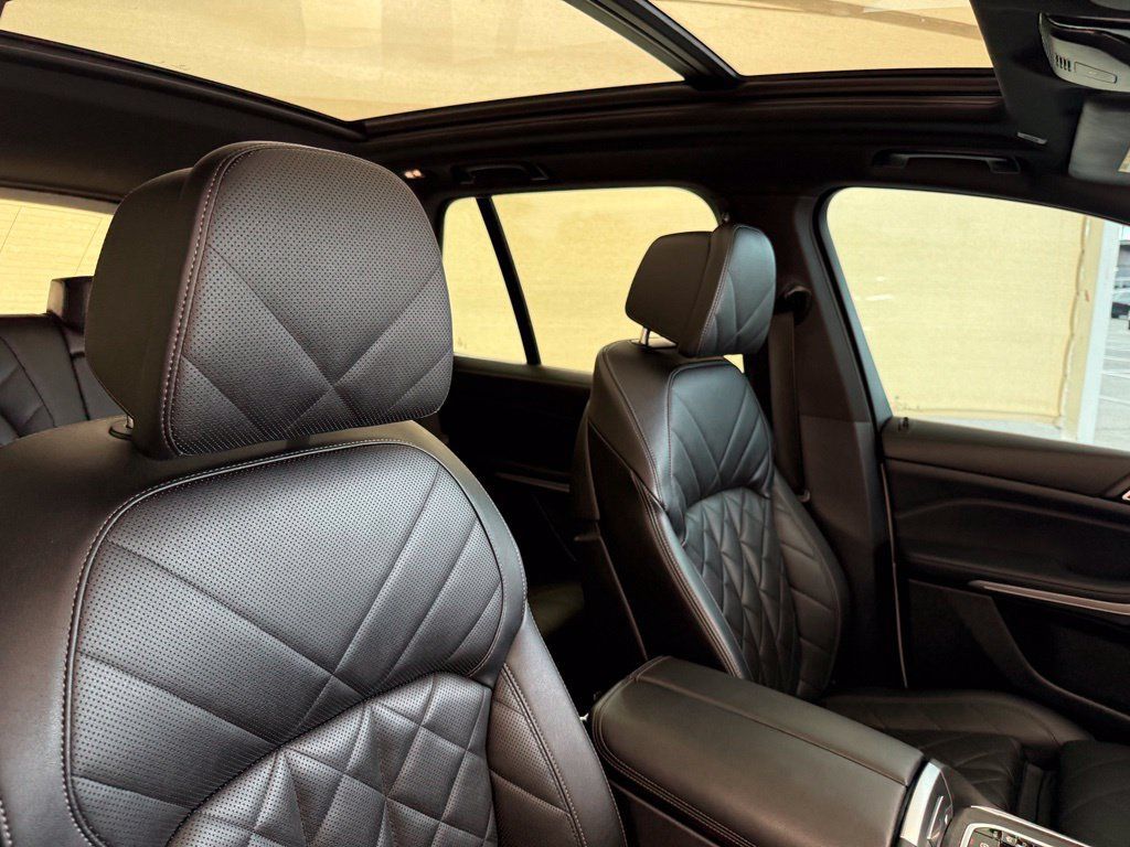 Used 2024 BMW X5 xDrive40i w/ Premium Package AWD/4WD image 12