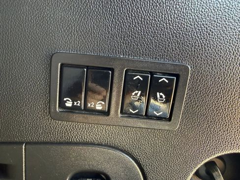 Used 2016 Cadillac Escalade Platinum RWD image 33