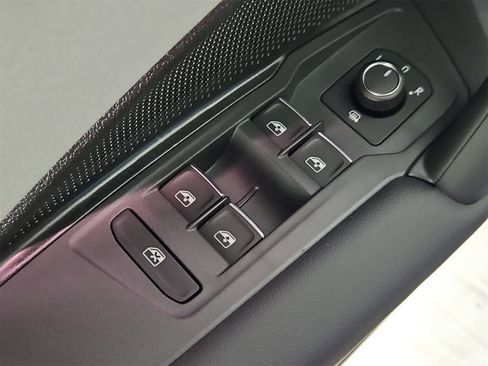 New 2026 Volkswagen Tiguan SE R-Line image 17