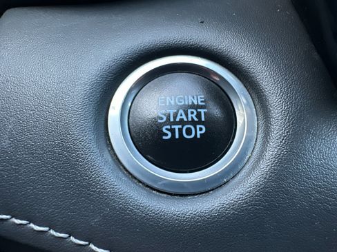 Used 2020 Toyota Highlander XLE image 24