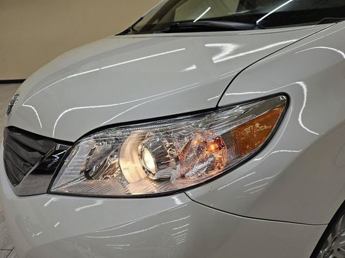 Used 2016 Toyota Sienna XLE w/ XLE Navigation Package FWD image 10