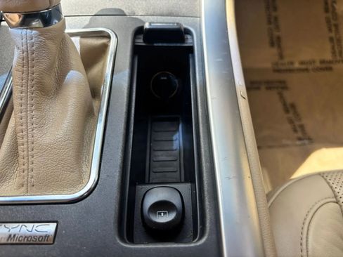 Used 2011 Lincoln MKS FWD image 38