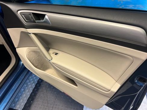 Used 2017 Volkswagen Golf SportWagen FWD image 11