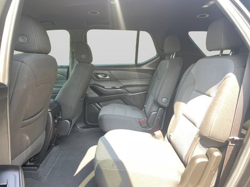 Used 2023 Chevrolet Traverse LT w/ Rear Camera Mirror Package AWD/4WD image 19