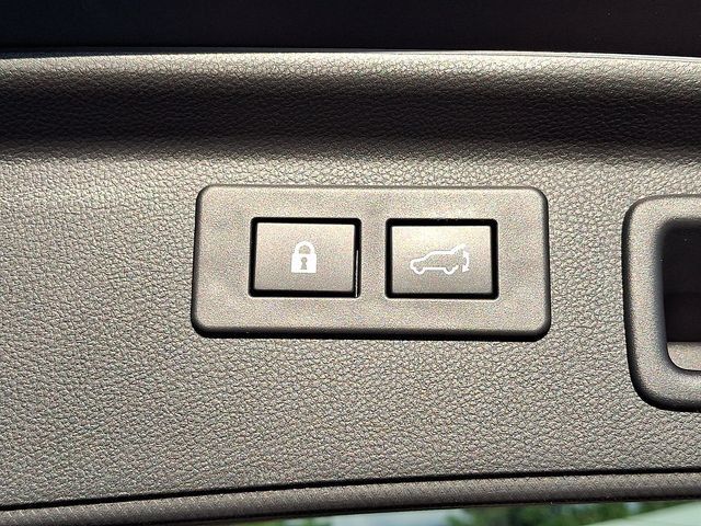 Used 2023 Subaru Forester Premium AWD/4WD image 30