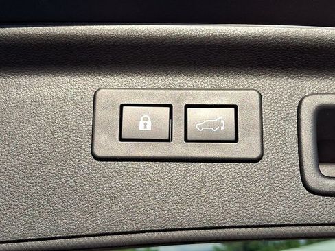 Used 2023 Subaru Forester Premium AWD/4WD image 30