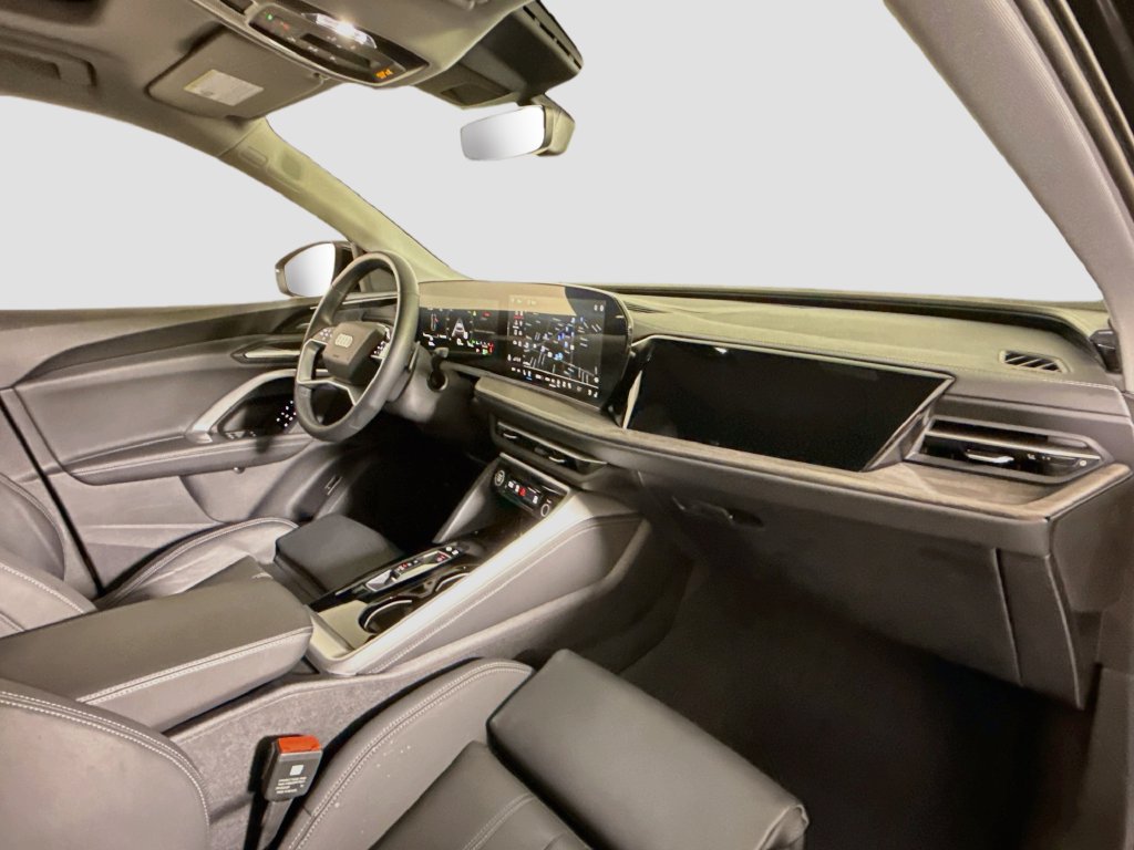Used 2025 Audi Q5 Premium Plus w/ Premium Plus AWD/4WD image 14