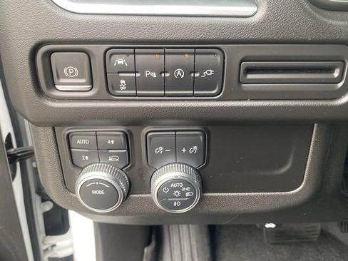 Used 2022 GMC Yukon SLE image 26