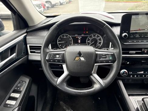Used 2023 Mitsubishi Outlander SE AWD/4WD image 16