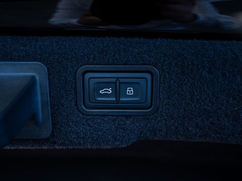 Used 2020 Audi S8 L image 60