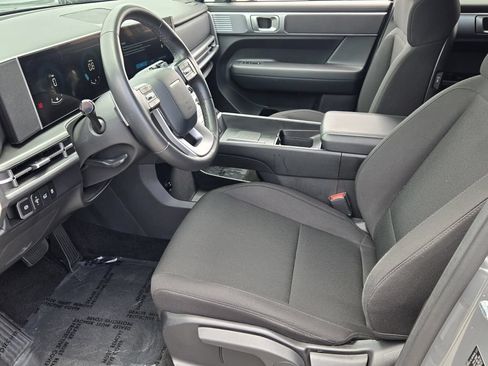 Used 2025 Hyundai Santa Fe SE FWD image 10