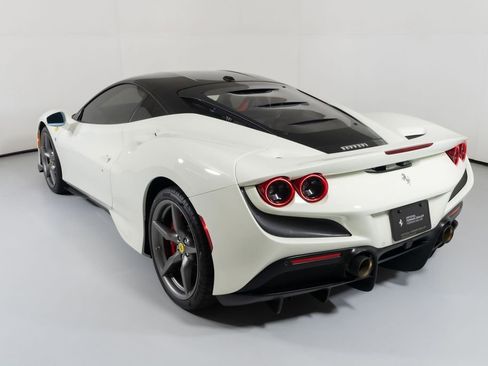 Used 2020 Ferrari F8 Tributo RWD image 15