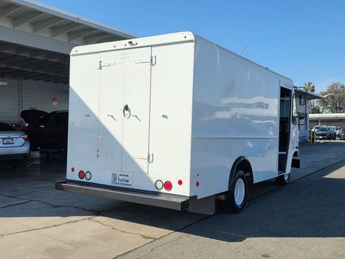 Used 2017 Ford E-350 and Econoline 350 Super Duty w/ A/C Prep Package RWD image 9
