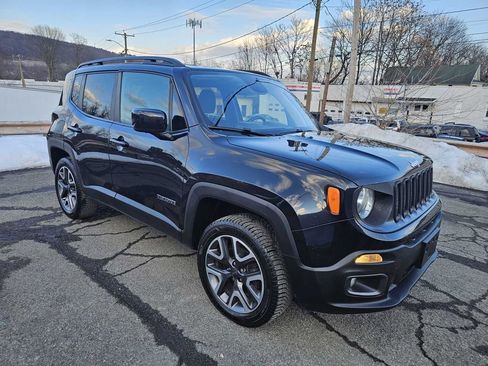 Used 2018 Jeep Renegade Latitude w/ Cold Weather Group image 24