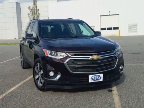 Used 2021 Chevrolet Traverse LT w/ LT Premium Package AWD/4WD image 3