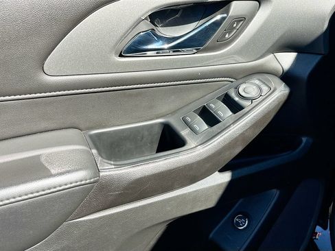 Used 2024 Chevrolet Traverse LT FWD image 17