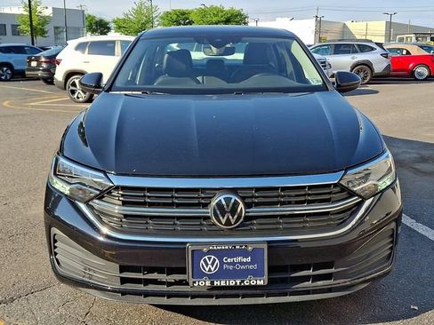 Certified 2023 Volkswagen Jetta SE w/ Panoramic Sunroof Package FWD image 3