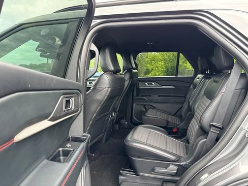 Used 2025 Ford Explorer ST-Line AWD/4WD image 25