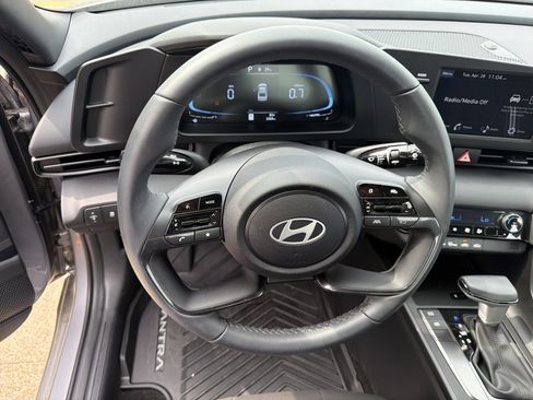 Used 2025 Hyundai Elantra Sport FWD image 14